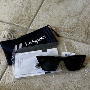 ❌SOLD❌New Le Specs Velodrome Sunglasses in Black